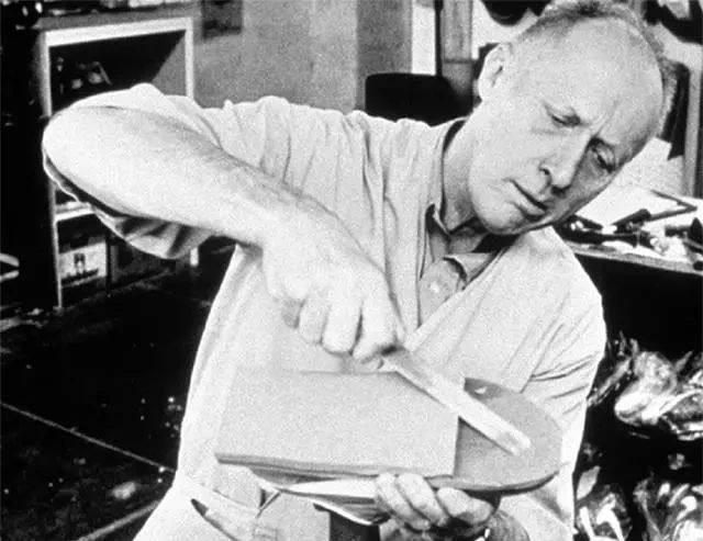 阿迪与耐克的对决,耐克和阿迪相互竞争具体故事