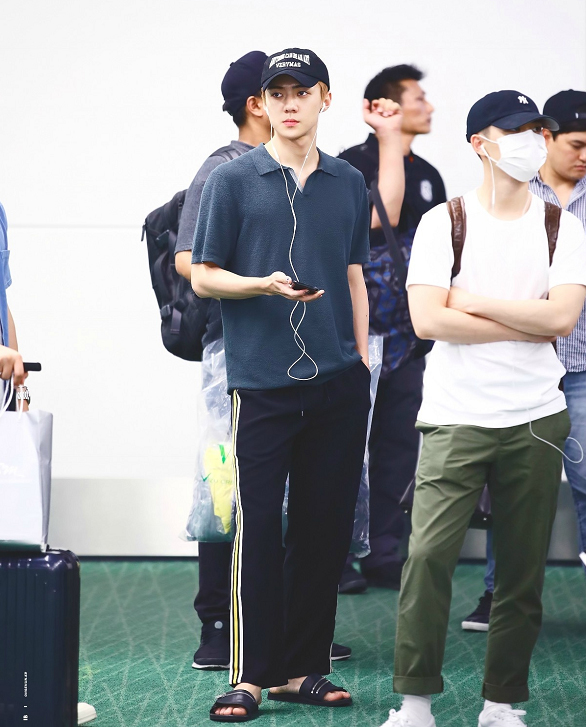 朴灿烈吴世勋黑白西装走路晚风 (吴世勋朴灿烈黑白西装mv)