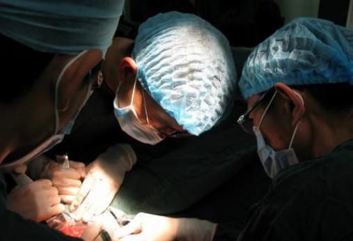 女大学生为钱卖卵，医生：疼哭不是最大危害，4种后果你能承受吗