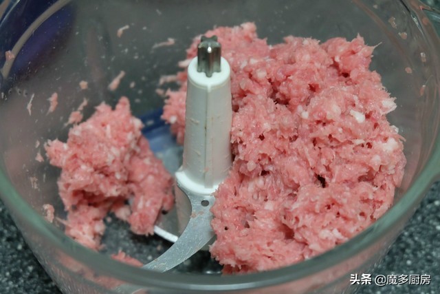 饺子什么馅最好吃现在这个季节,西红柿饺子馅这样调比肉饺子都香