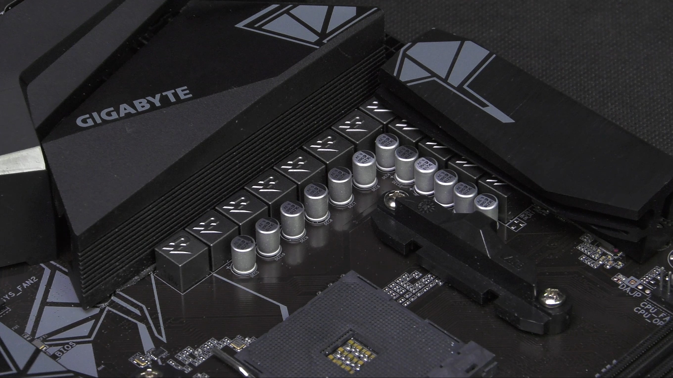 用3950X主板会120度？十款主流X570主板消费报告