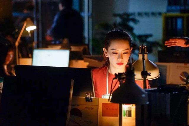 城市的怀抱有限：穹顶之下，小镇青年理想何寻？