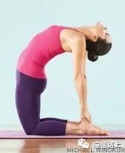 瑜伽提胸初学在家练,瑜伽胸腔上提肋骨要向上吗