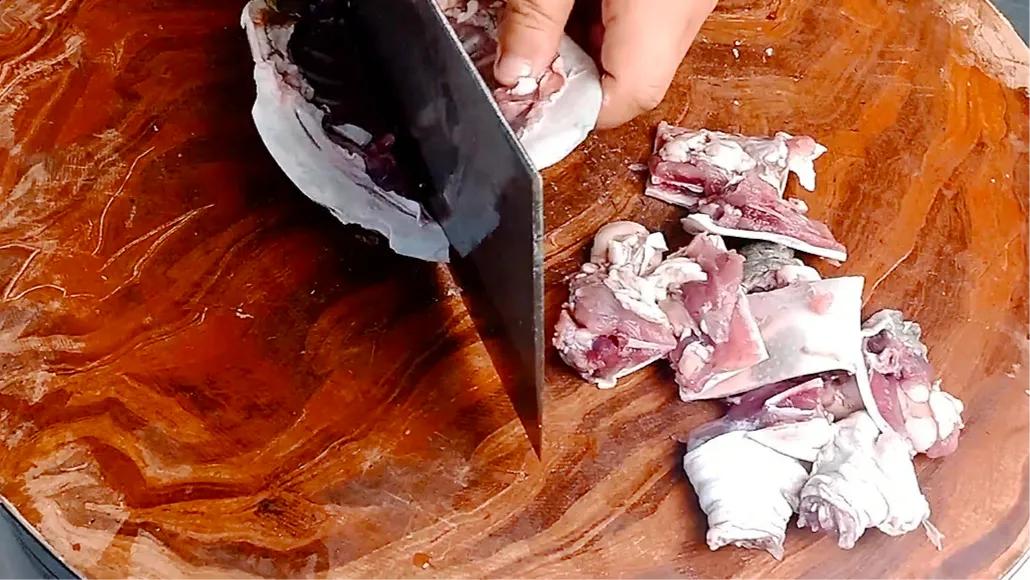 甲鱼要除掉什么部位,甲鱼要不要去皮呀