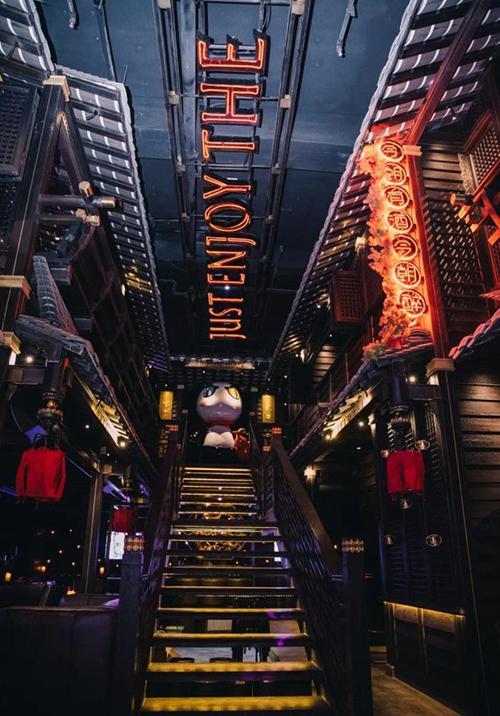 重庆贰麻酒馆哪家好,贰麻酒馆重庆南滨路店人多吗