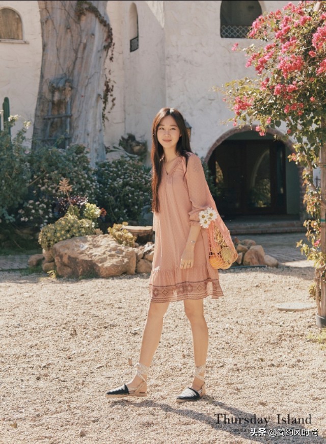 韩星孔孝真代言品牌ThursdayIsland，完美演绎波西米亚风格穿搭