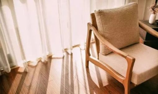 买原木地板要看品牌么,番龙眼和柚木地板比较