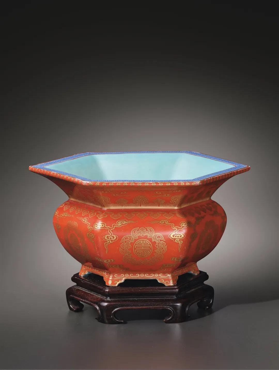 2024春拍晚清瓷器成交记录,2021中国艺术品明清瓷器成交前十