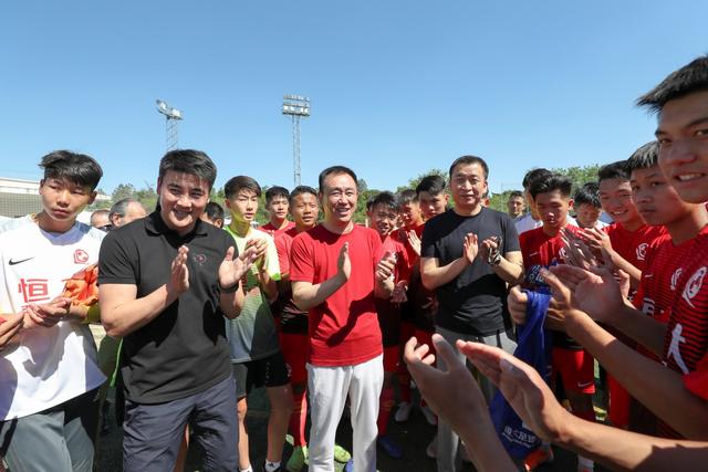 恒大杯许家印助威视频,许家印张近东观战恒大马德里冠军