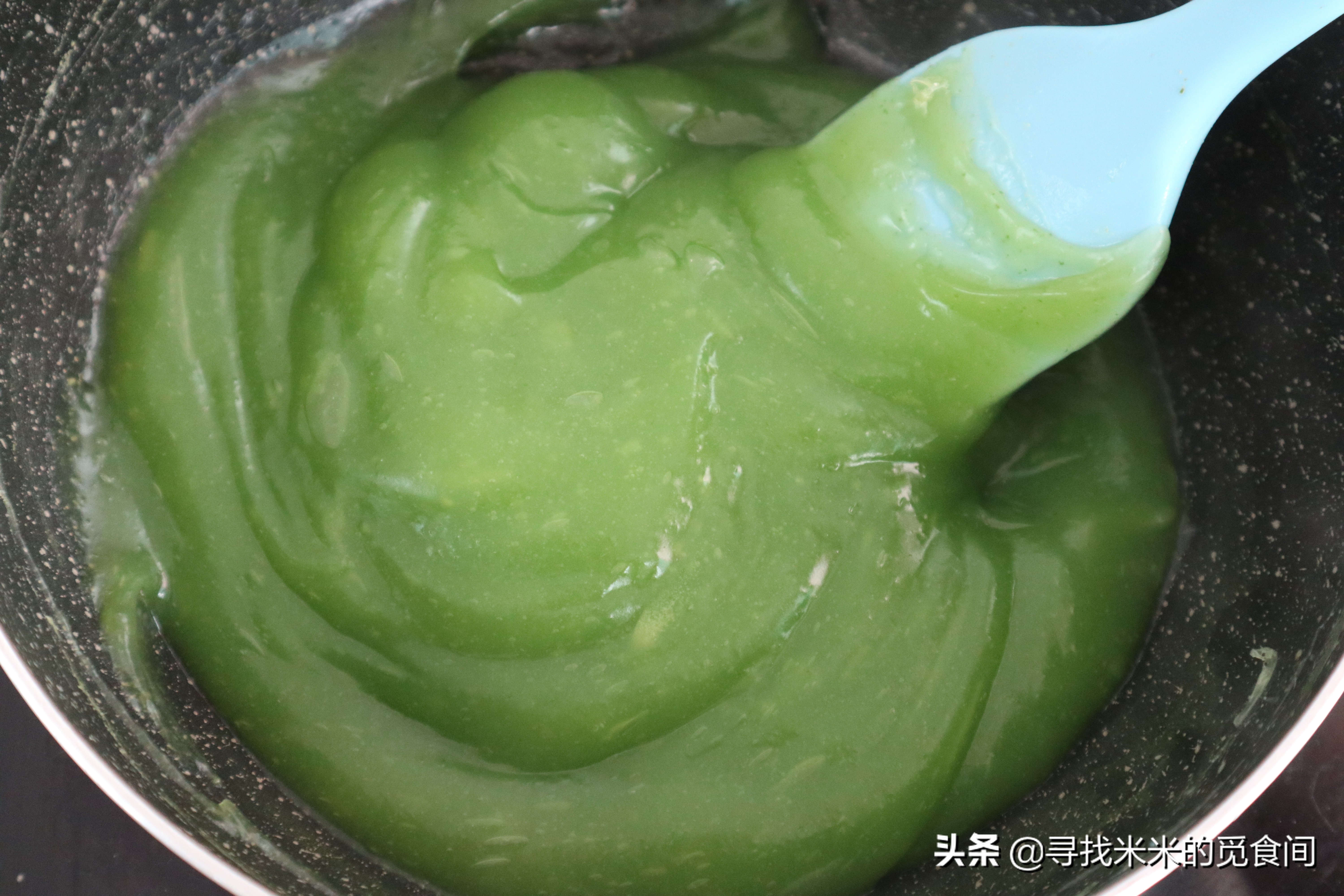 夏天做一个冰凉爽口的酸辣凉粉 (黄瓜凉粉的做法水和粉的比例)