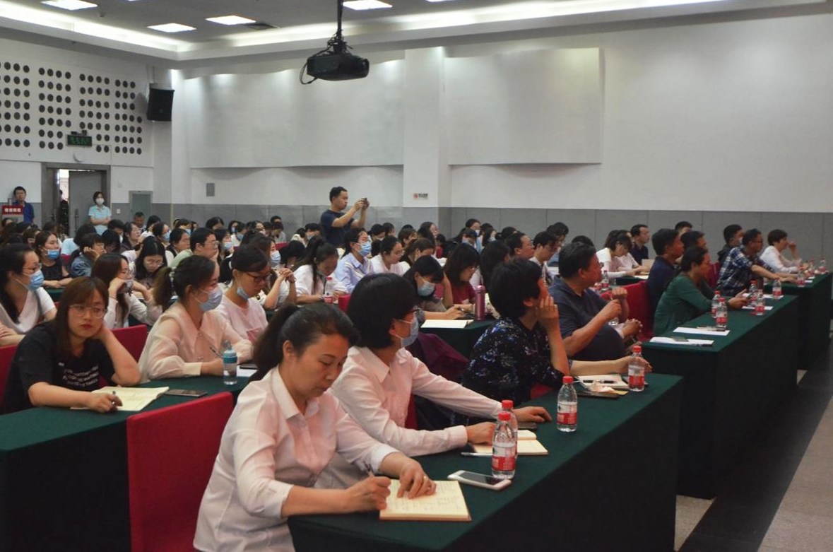 郑州科技馆举办汤涛院士科普报告会暨“馆校结合”数学教育研讨会