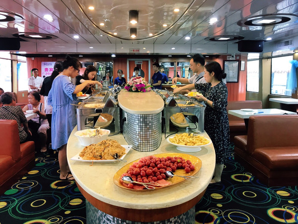 珠澳海湾夜游，看遍左手澳门右手珠海的繁华