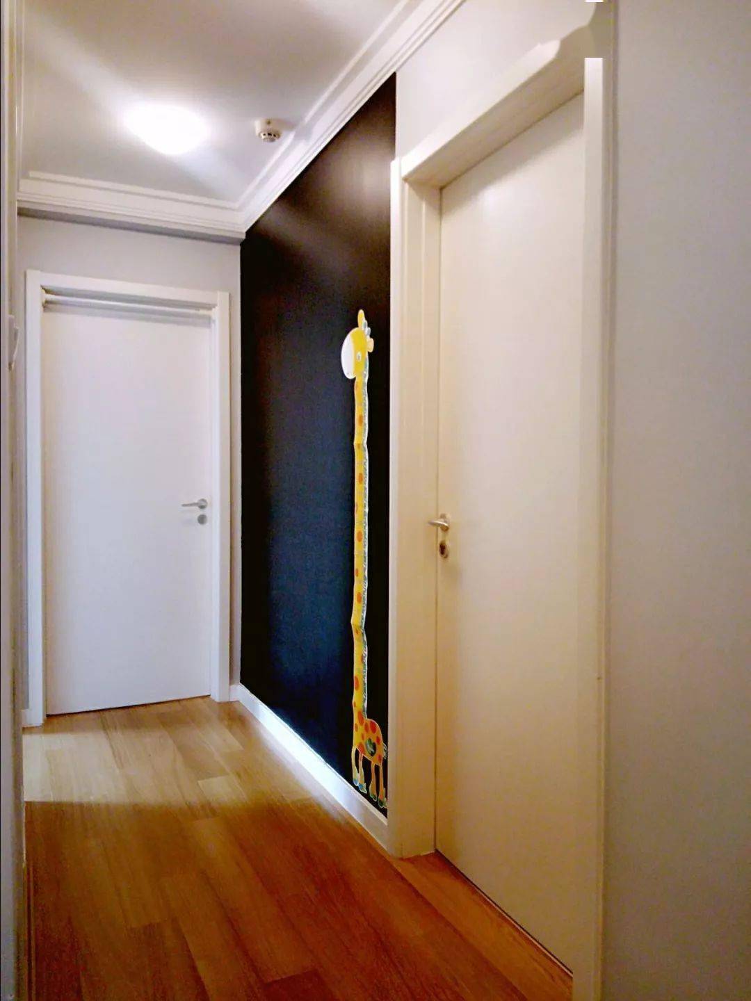 原木色家具白色木门,老师傅木门讲解