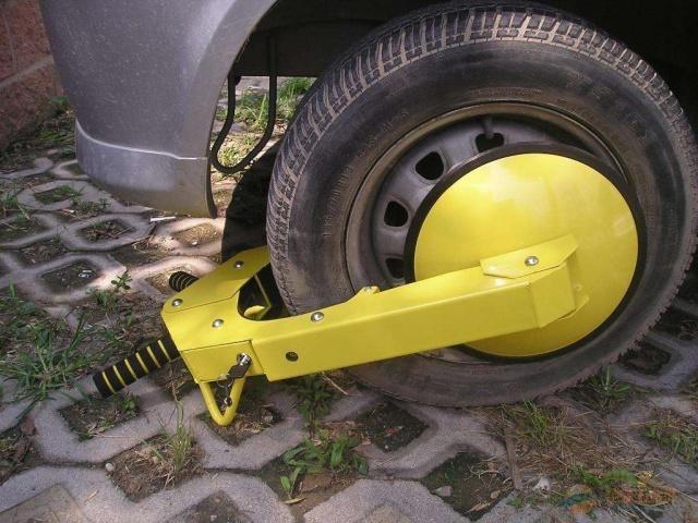 车轮胎被恶意放气怎么办,汽车轮胎被恶意锁起来怎么办