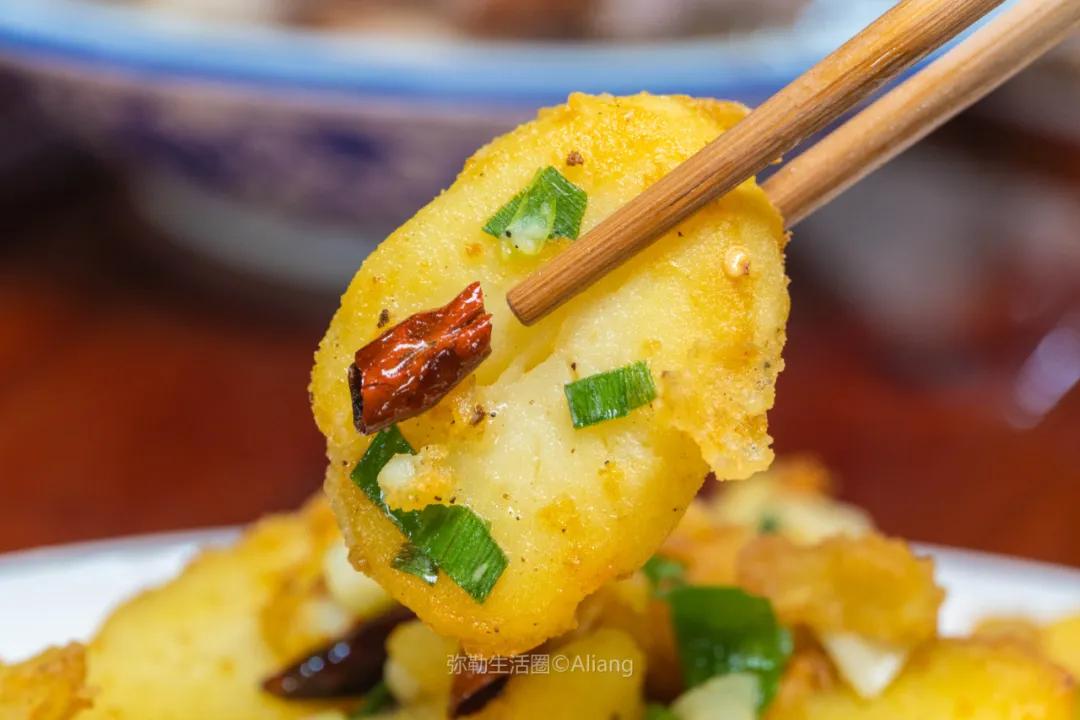 弥勒97年历史的老饭店，传了四代人，穿开裆裤小娃吃成了老头