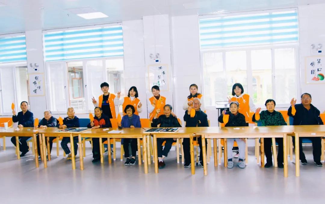 万圣节制作南瓜灯分享,万圣节南瓜灯里的糖果