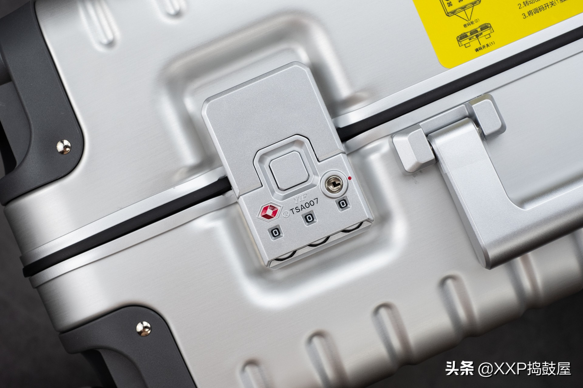 钛镁合金旅行箱,京东京造旅行箱的东西质量怎么样