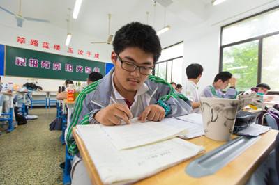 入侵国内“聪明药”,高三学生成绩提高却怕猝死,确实变“聪明”