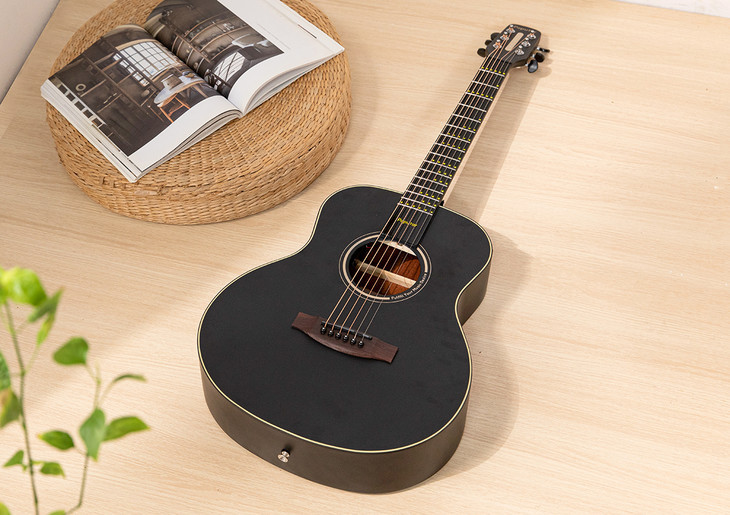 我用这把吉他，圆了青*梦春**