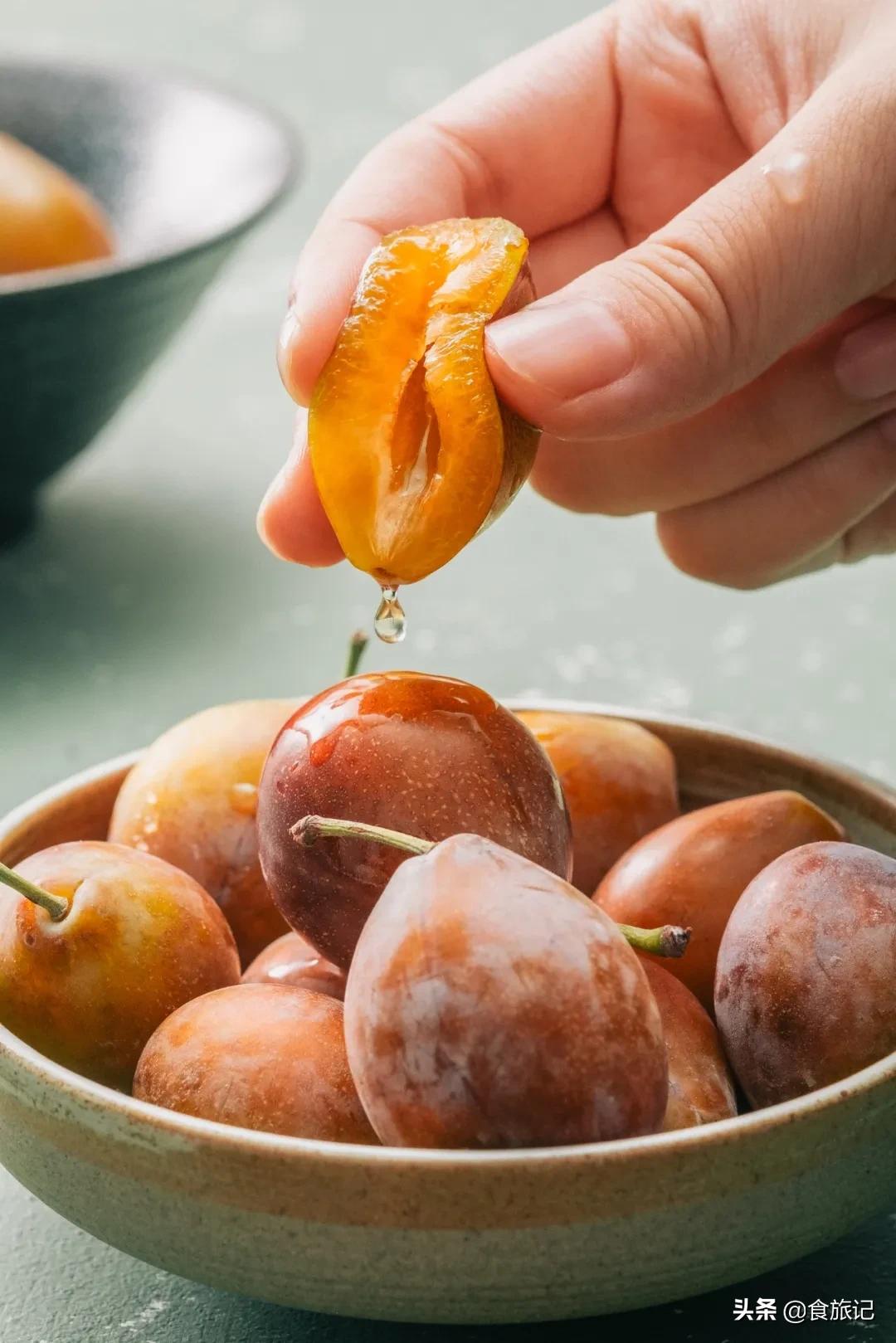 甜蜜多汁的新疆西梅你吃了吗,新疆的西梅口感特别好