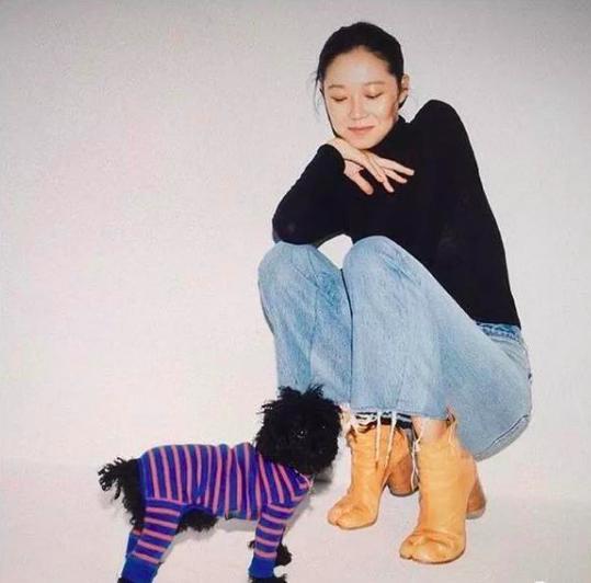 又一双“丑鞋”火了，时髦的人都喜欢把脚趾分开吗？