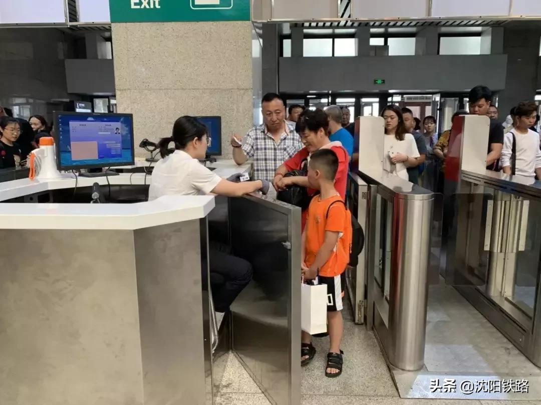 电子客票旅客进站怎样找检票口,电子客票中途怎么上车