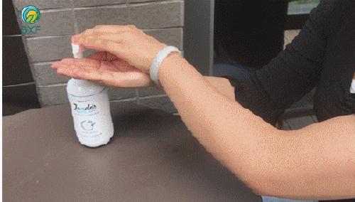 有的女生表面上光鲜亮丽,有的女生表面上白白净净的