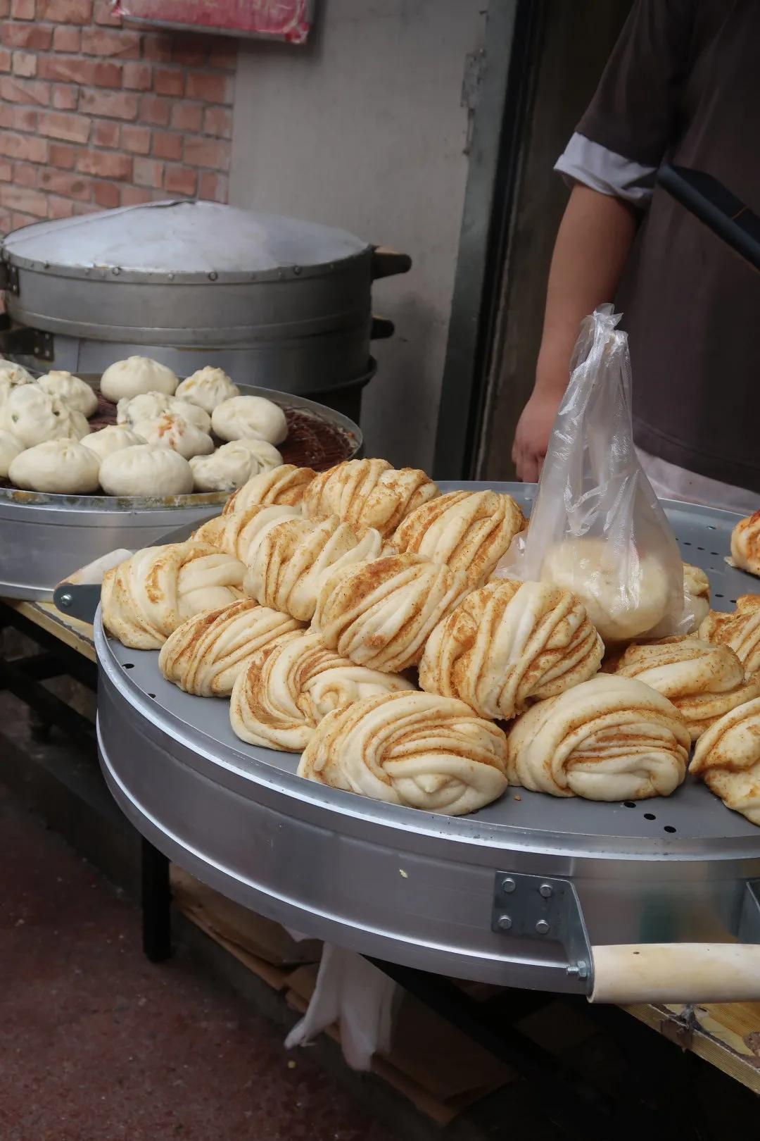 西安正宗小吃街是回民街吗,西安正宗本地小吃街回民街