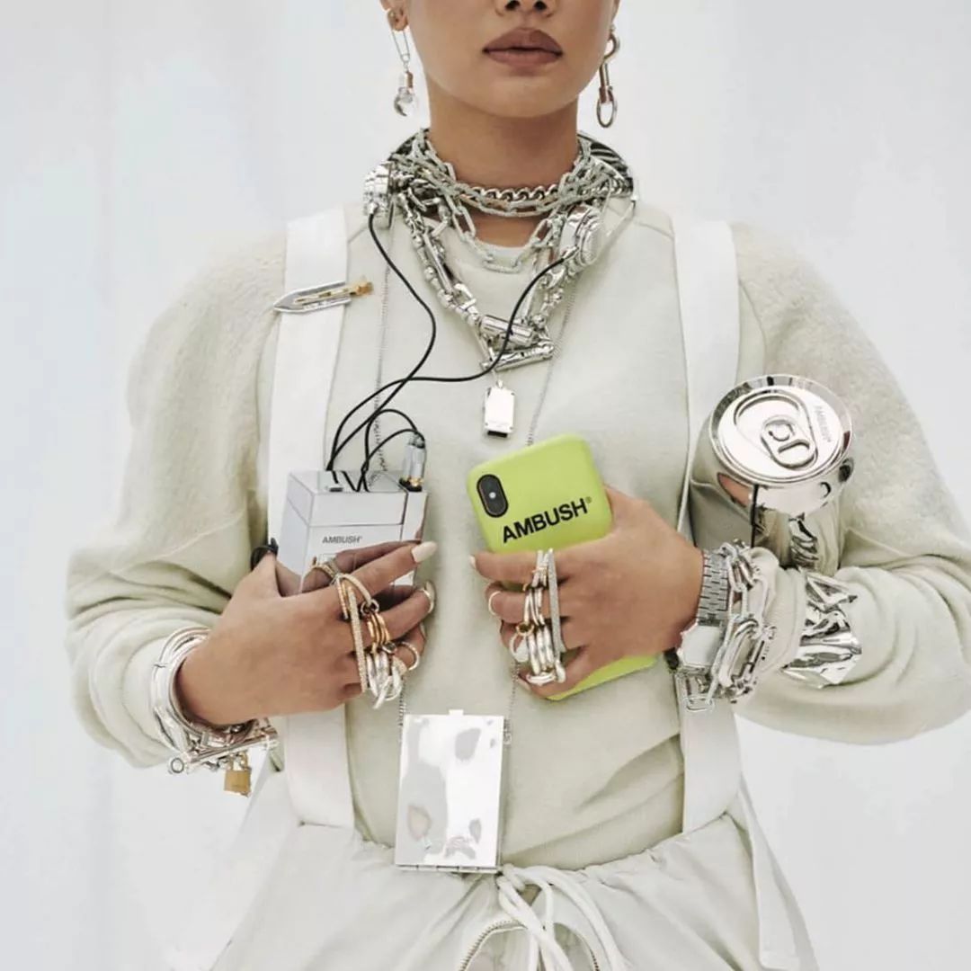 王一博西装复古风,王一博的心头肉