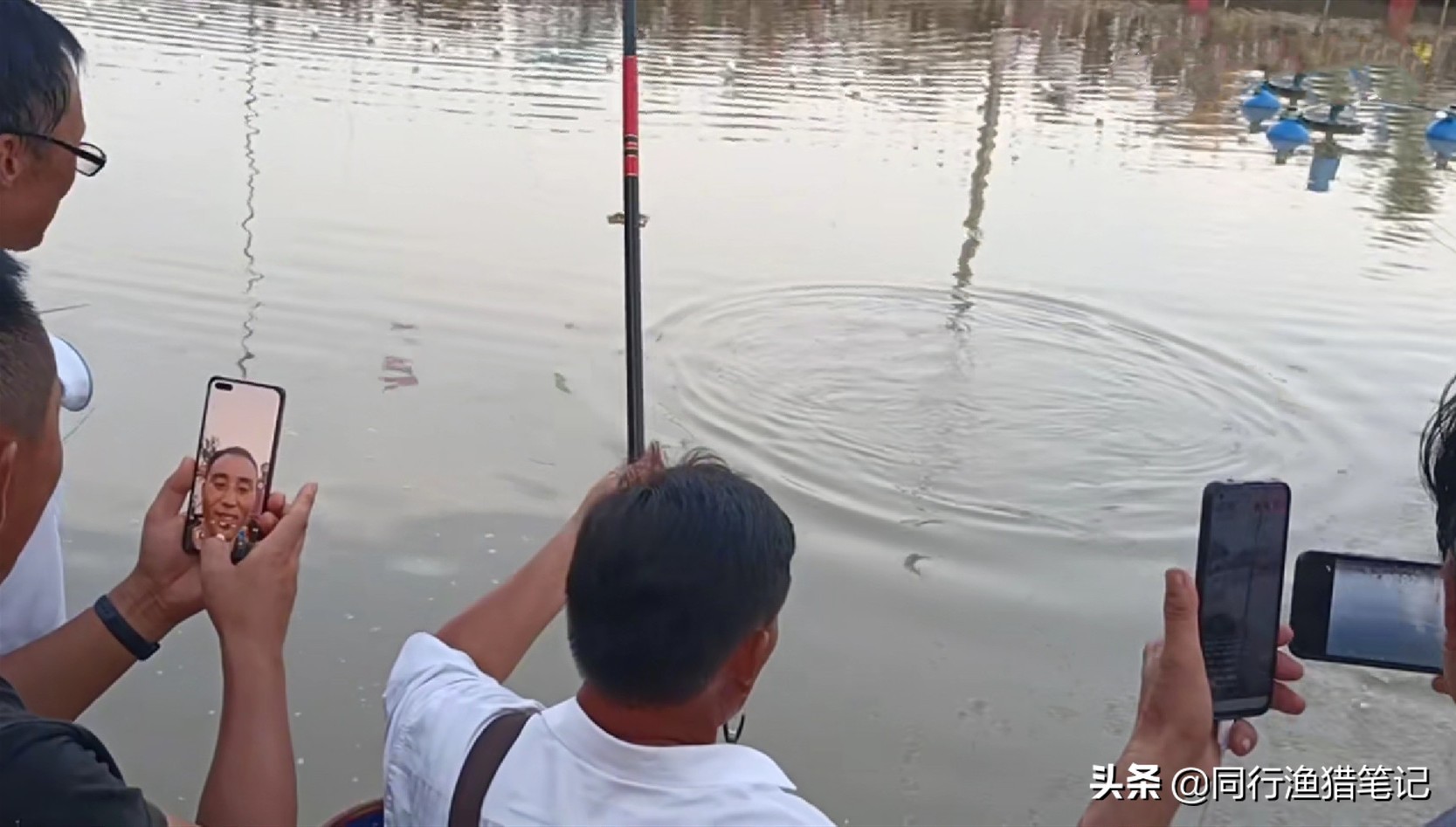 大衣哥钓鱼,大衣哥农场钓鱼
