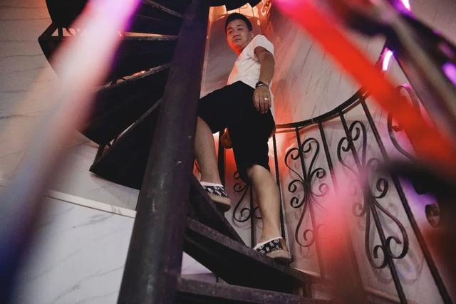 中国第一个硅胶娃娃体验馆，开在工厂区