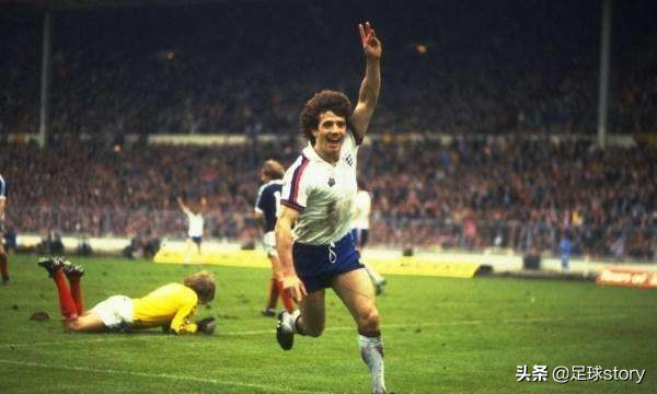 博比查尔顿见证鲁尼,鲍比查尔顿英格兰历史第一人