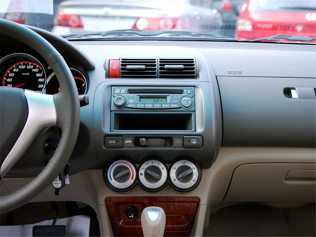 三厢飞度值得入手吗,1万2万多的飞度值得买吗