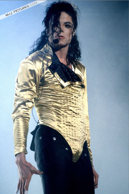迈克尔杰克逊最具标志性装扮,迈克尔杰克逊奢华服饰