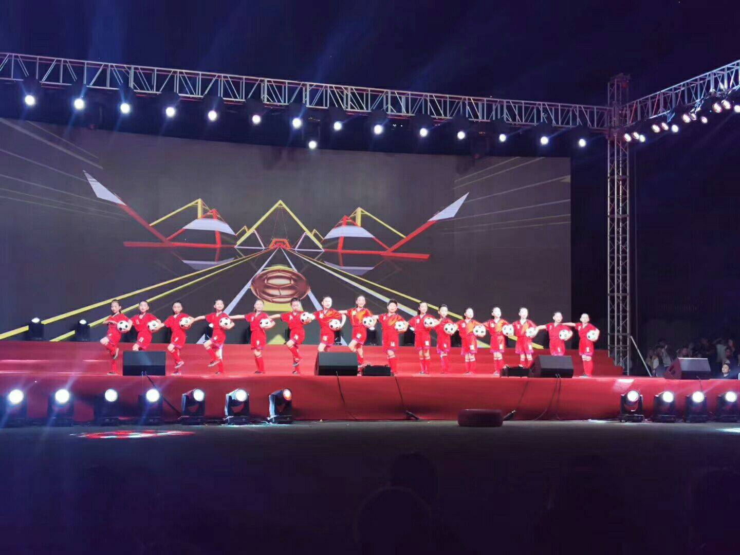 灏忓缁忓吀璇佃娲诲姩鍦嗘弧钀藉箷,灏忓瀹岀編鏀跺畼鍥炲繂鎴愰暱鍘嗙▼