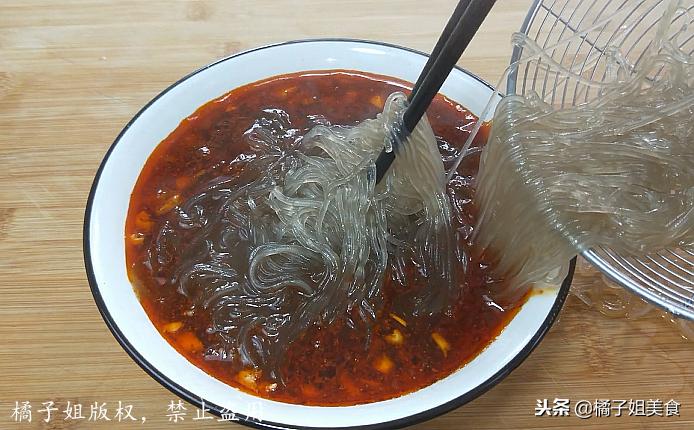 神奇的酸辣粉这样做才好吃,想吃酸辣粉自己在家两分钟搞定