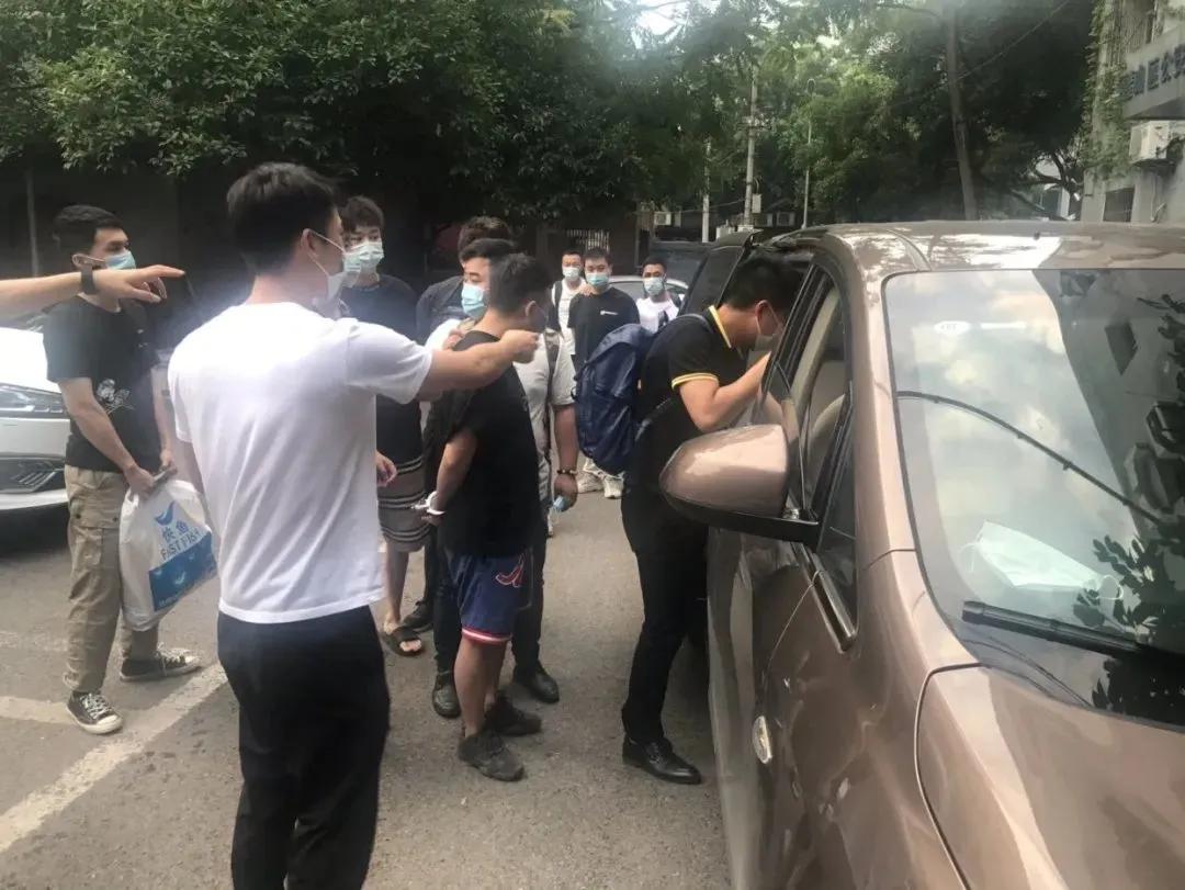 95后卖鞋7000多万,95后小伙卖假鞋挣7000多万