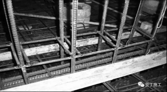 钢筋保护层偏差原因,板面钢筋露筋怎么处理