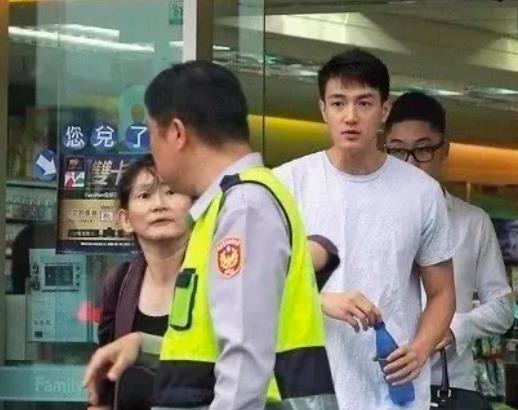 41岁的萧亚轩近况,41岁萧亚轩视频