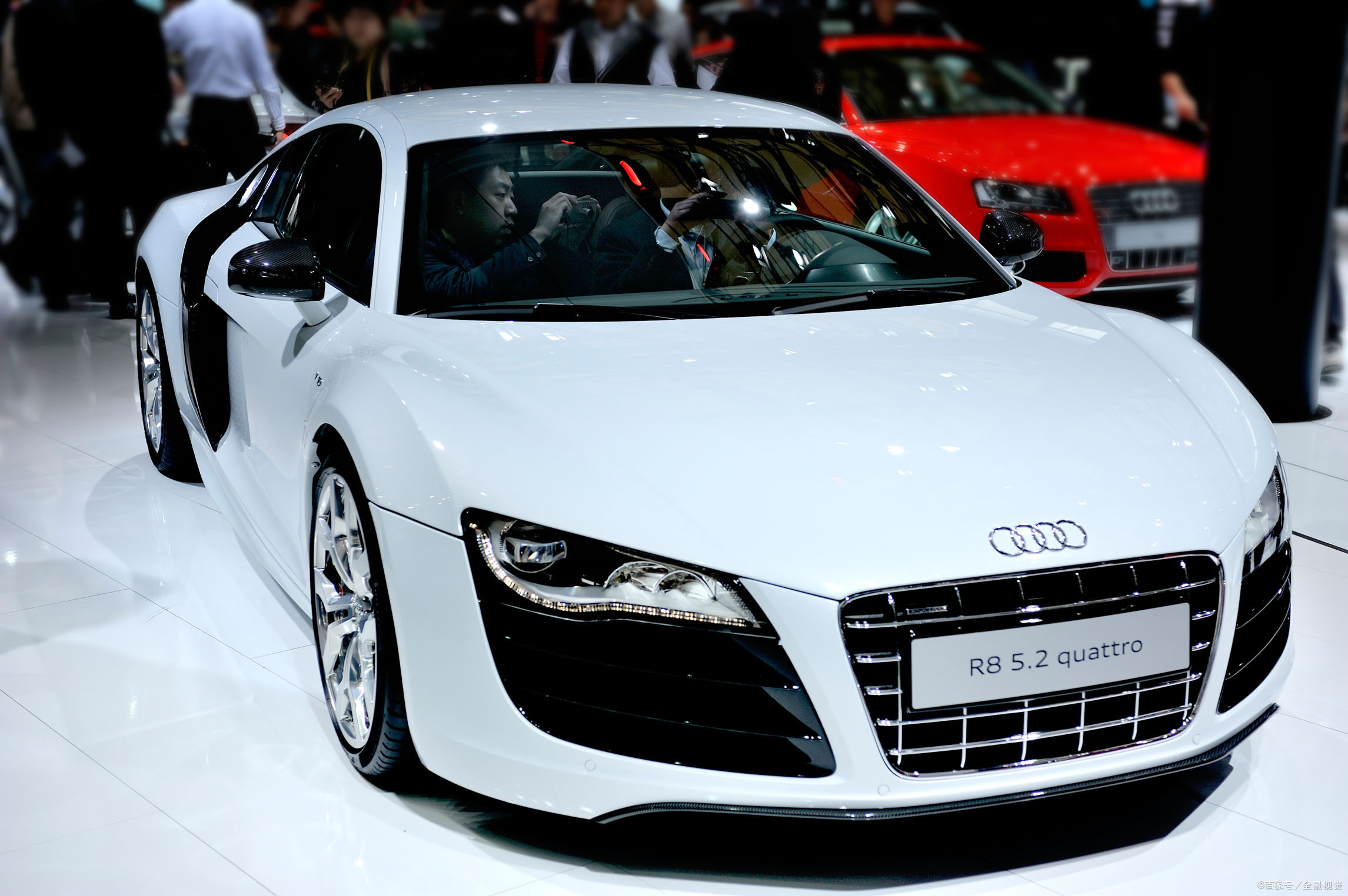 奥迪r8安全性怎么样,奥迪r8最新最火视频