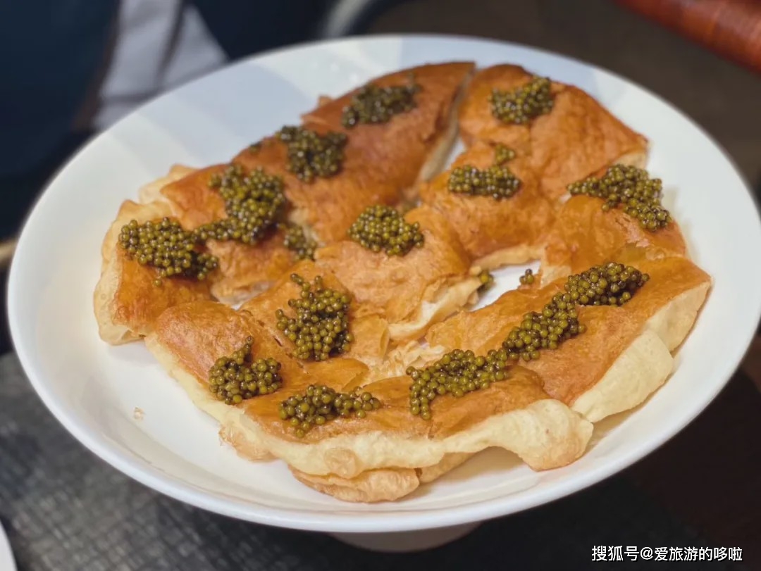 硬核吃鱼子酱指南，配糖油饼臭豆腐皮蛋