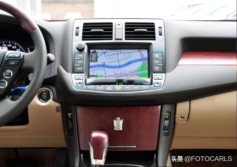 丰田皇冠4.3LSaloonVIP实拍，座椅上小喇叭叫高级，售价89.96万