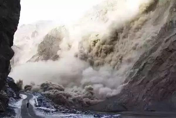 新疆喀什到巴基斯坦需要怎么过去,喀什通巴基斯坦公路