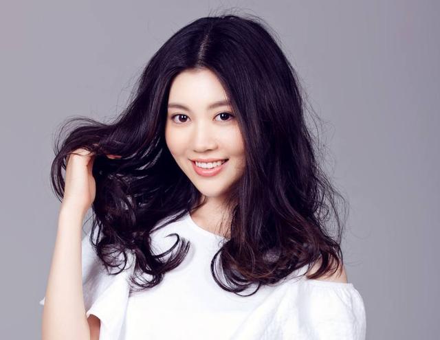 暖春演员今昔对比小花大学毕业,暖春小花影后