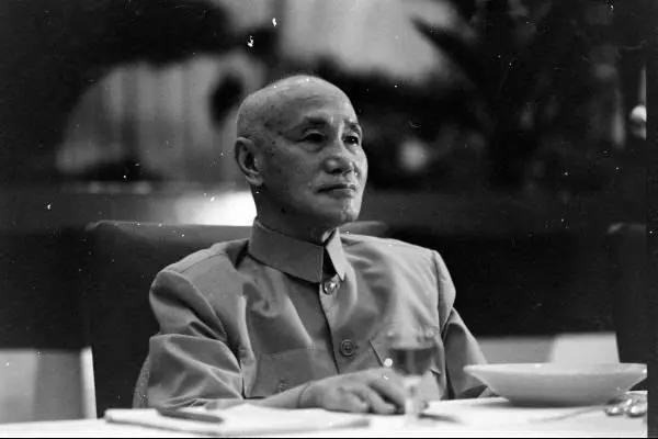 毛*东泽**和蒋介石，是如何评价项羽的？老蒋缺少项羽的“英雄气概”