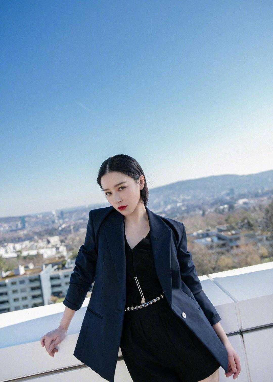 阚清子黑色西装高清图,阚清子黑色西装裙