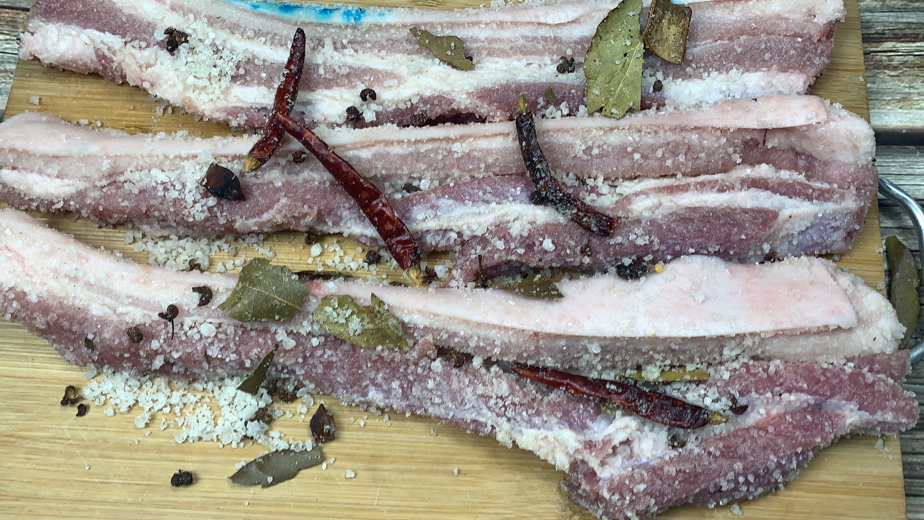 盐腌制腊肉的最正确方法,腌腊肉为什么要抹盐