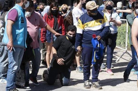 马拉多纳上帝之手拿冠军了吗,马拉多纳是梅西的什么人