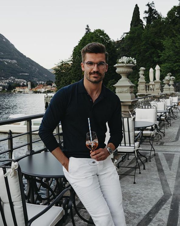 米白色裤子搭配什么颜色上衣,白色裤子怎么穿得干净