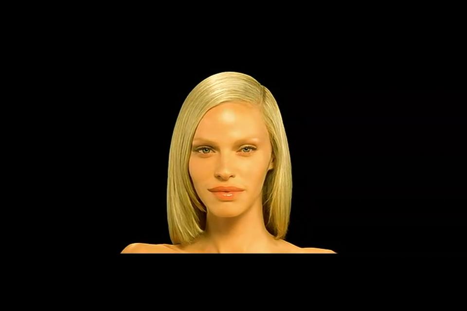 致命性感，“人造美女”被亿万人追捧，但竟无人发现她是假人！